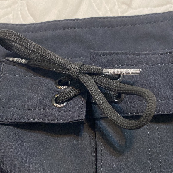 Roxy swim shorts, black LG. - Picture 4 of 4
